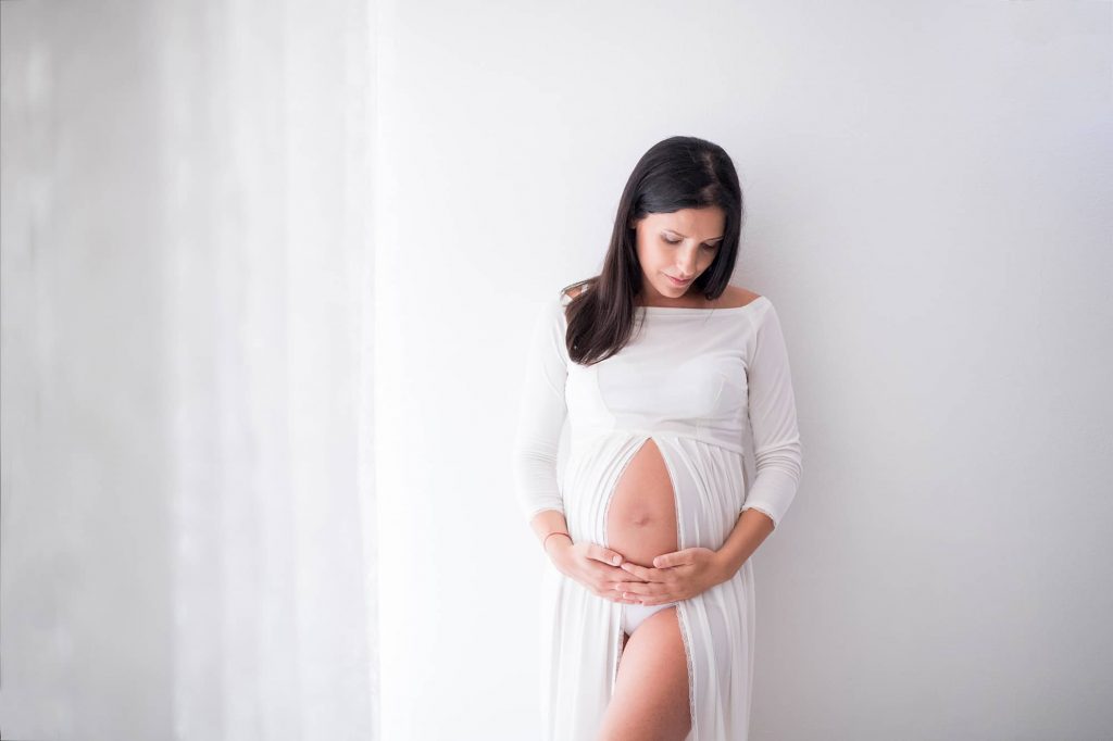 friendstudio fotografo servizio fotografico foto forlì cesena rimini faenza ravenna azienda cerimonia matrimonio fotografo maternità maternity pancia newborn mamma